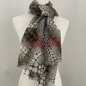 Louis Vuitton
× Yayoi Kusama Monogram
Waves Infinity Scarf